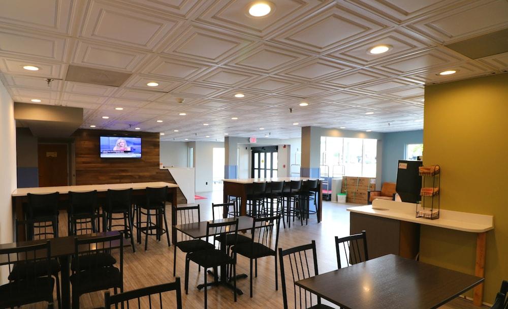Surestay Plus Hotel By Best Western Сивиървил Екстериор снимка